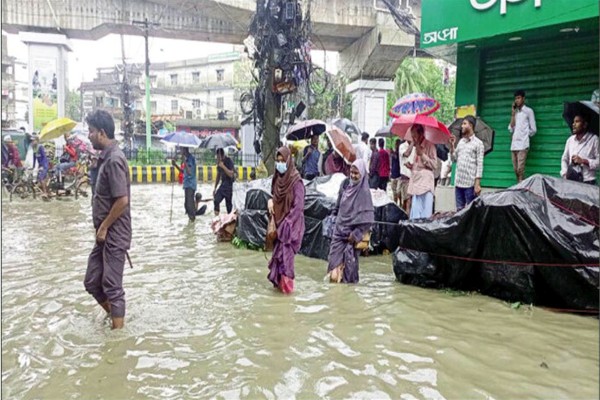 ঘূর্ণিঝড় রিমালের প্রভাবে চট্টগ্রামে বৃষ্টিতে জলাবদ্ধতা, দুর্ভোগ