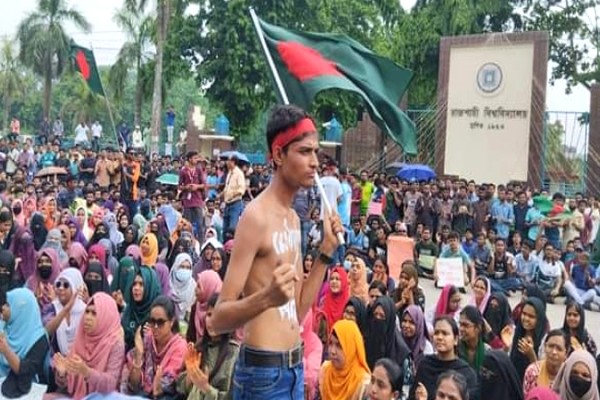 শাহবাগে ফিরছেন শিক্ষার্থীরা