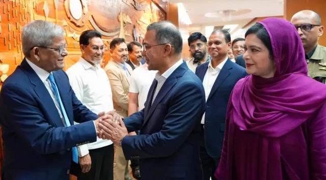 প্রধানমন্ত্রীর প্রথম বিদেশ সফরে সঙ্গী হিসেবে যারা আছেন