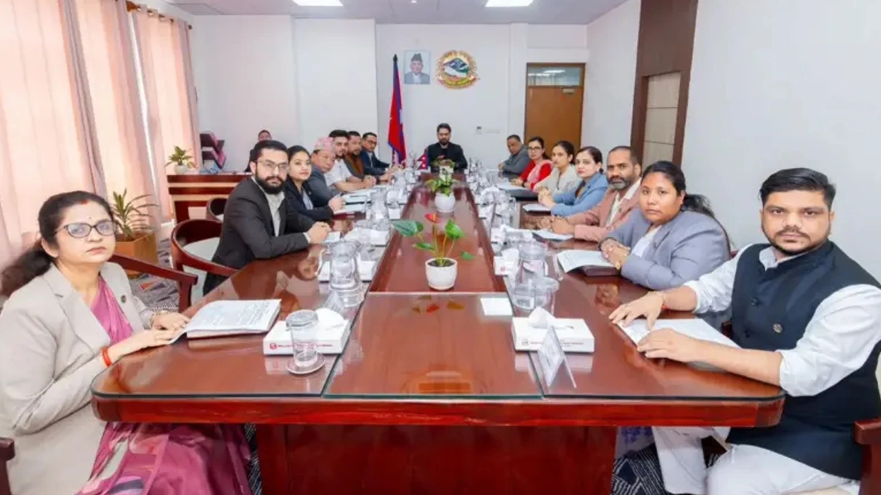 বন্যায় ক্ষতিগ্রস্তদের সহায়তায় এক মাসের বেতন দেবেন নেপালের মন্ত্রীরা