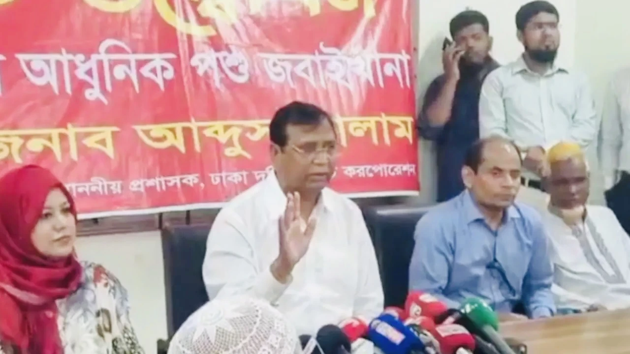 দোকানে মাংস বিক্রি করতে হলে ‘পরীক্ষিত’ সিল থাকতে হবে : ডিএসসিসি প্রশাসক
